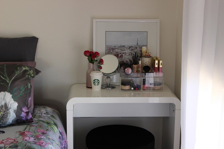 makeup vanity table for small spaces