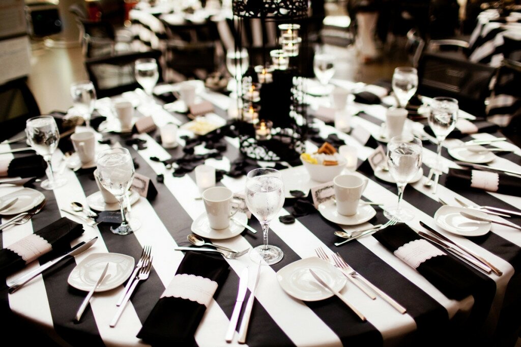 table centerpieces black and white
